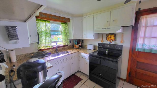 6 Bircher Avenue, Poughkeepsie, NY 12601