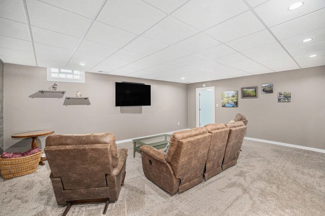 601 E Oak Street, Fremont, MI 49412