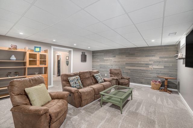 601 E Oak Street, Fremont, MI 49412