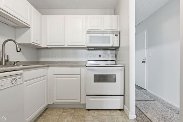 10 E ONTARIO Street 3512, Chicago, IL 60611