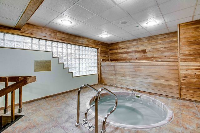 10 E ONTARIO Street 3512, Chicago, IL 60611