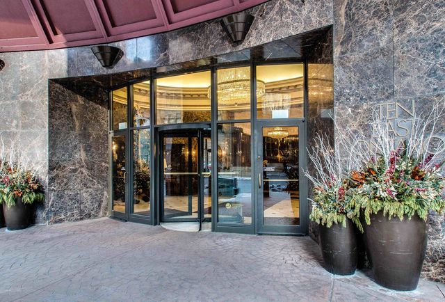 10 E ONTARIO Street 3512, Chicago, IL 60611