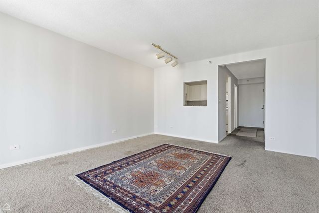 10 E ONTARIO Street 3512, Chicago, IL 60611