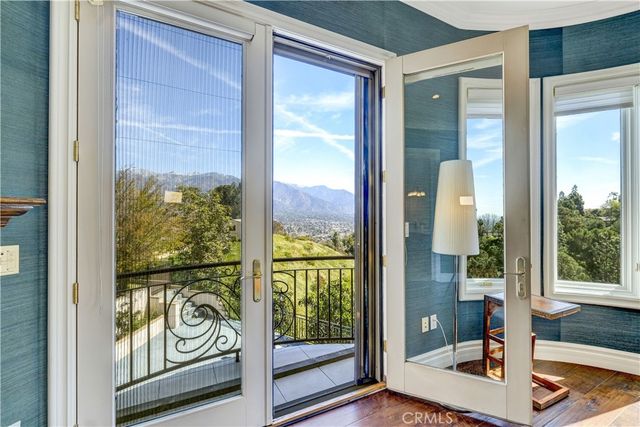 450 Palmerstone, La Canada Flintridge, CA 91011