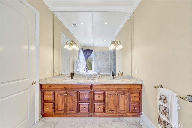 450 Palmerstone, La Canada Flintridge, CA 91011