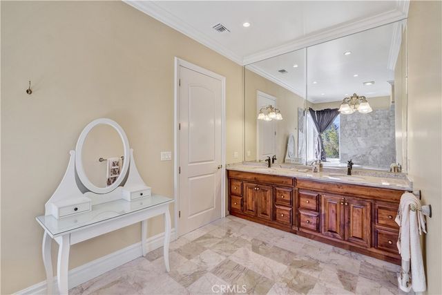 450 Palmerstone, La Canada Flintridge, CA 91011