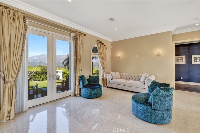 450 Palmerstone, La Canada Flintridge, CA 91011
