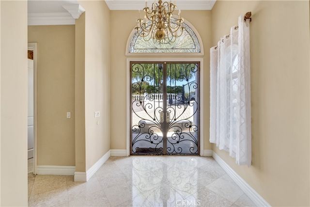 450 Palmerstone, La Canada Flintridge, CA 91011