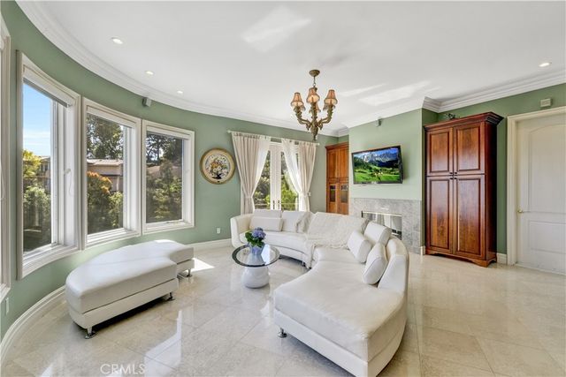 450 Palmerstone, La Canada Flintridge, CA 91011