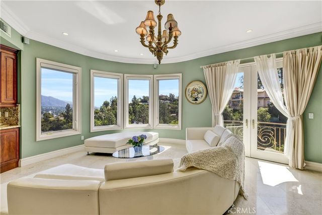 450 Palmerstone, La Canada Flintridge, CA 91011