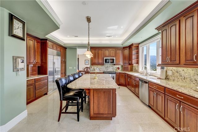 450 Palmerstone, La Canada Flintridge, CA 91011