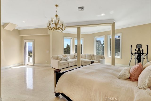 450 Palmerstone, La Canada Flintridge, CA 91011