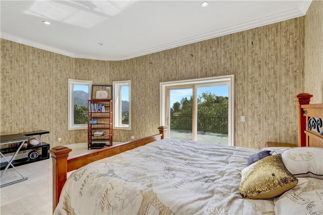 450 Palmerstone, La Canada Flintridge, CA 91011