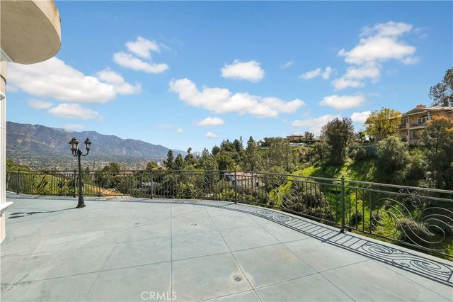 450 Palmerstone, La Canada Flintridge, CA 91011