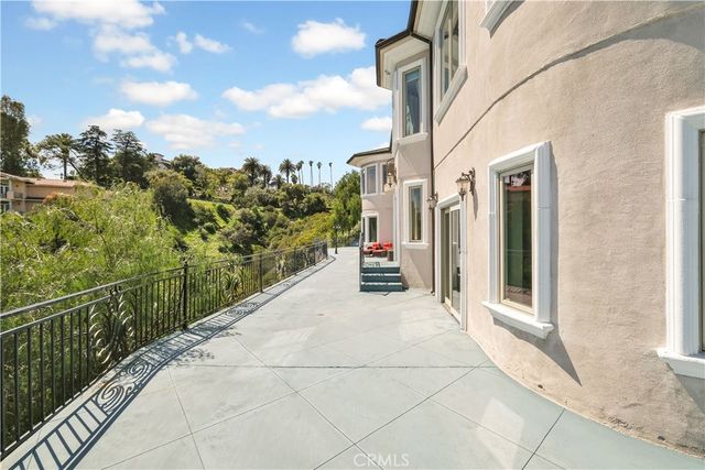 450 Palmerstone, La Canada Flintridge, CA 91011