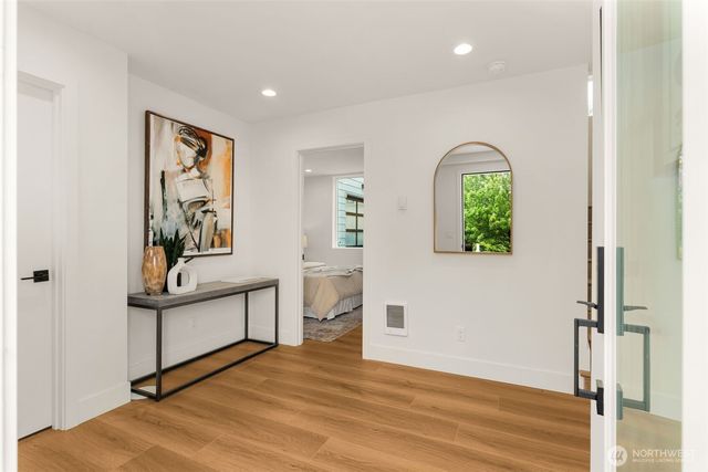 7403 Dayton Avenue N, Seattle, WA 98103