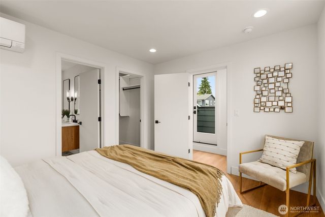 7403 Dayton Avenue N, Seattle, WA 98103