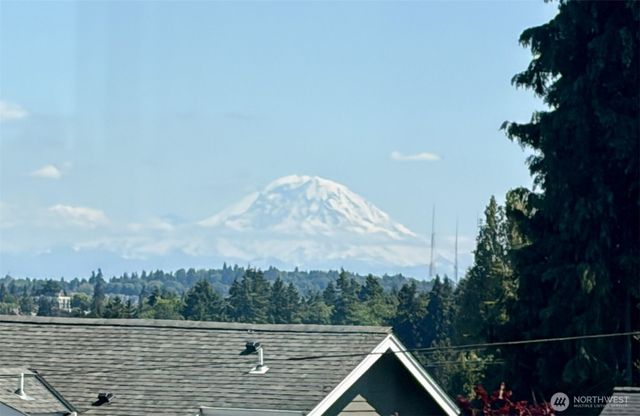 7403 Dayton Avenue N, Seattle, WA 98103