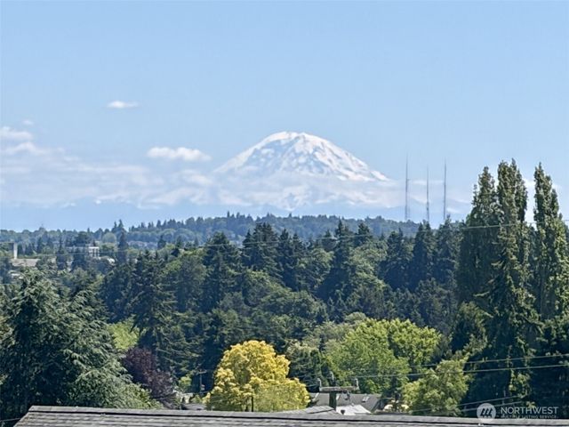 7403 Dayton Avenue N, Seattle, WA 98103
