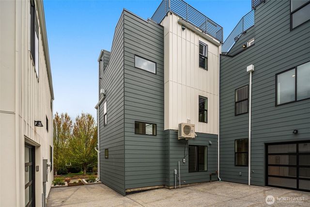 7403 Dayton Avenue N, Seattle, WA 98103