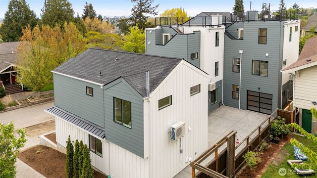 7403 Dayton Avenue N, Seattle, WA 98103