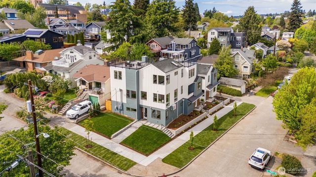 7403 Dayton Avenue N, Seattle, WA 98103