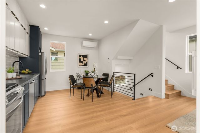 7403 Dayton Avenue N, Seattle, WA 98103