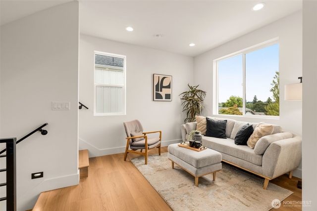 7403 Dayton Avenue N, Seattle, WA 98103