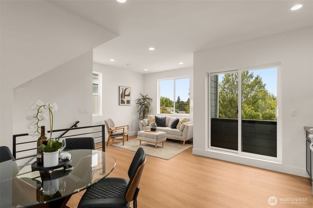 7403 Dayton Avenue N, Seattle, WA 98103
