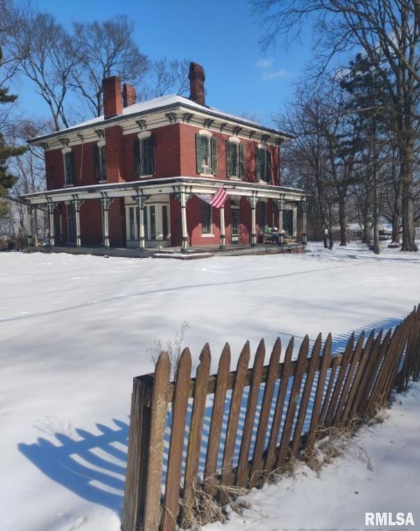 Image 1 of property listing at 216 S WASHINGTON Street, Kinmundy, IL 62854