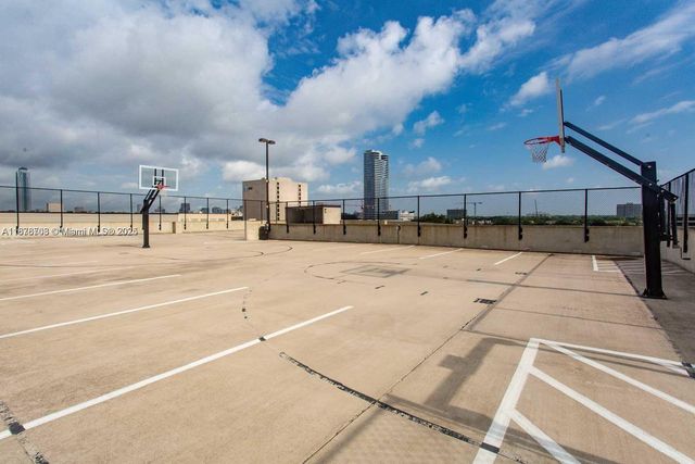 17011 N Bay Rd 805, Sunny Isles Beach, FL 33160