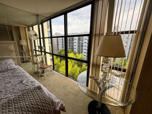17011 N Bay Rd 805, Sunny Isles Beach, FL 33160