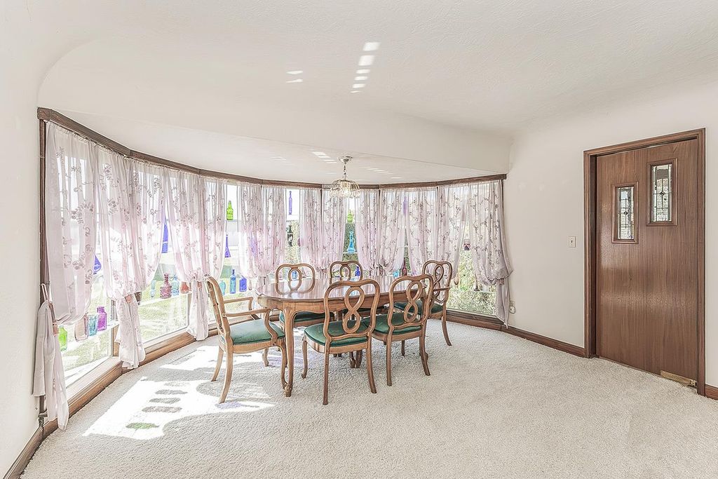 Image 13 of property listing at 13155 W Shaw Avenue, Kerman, CA 93630