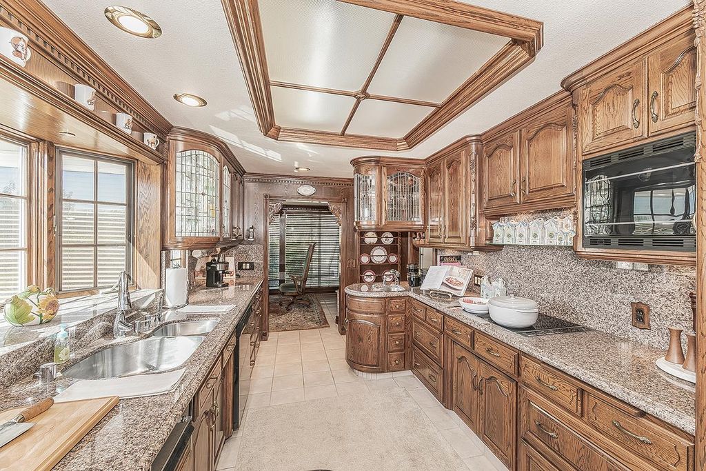 Image 15 of property listing at 13155 W Shaw Avenue, Kerman, CA 93630