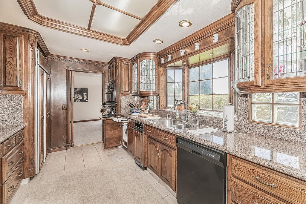 Image 16 of property listing at 13155 W Shaw Avenue, Kerman, CA 93630
