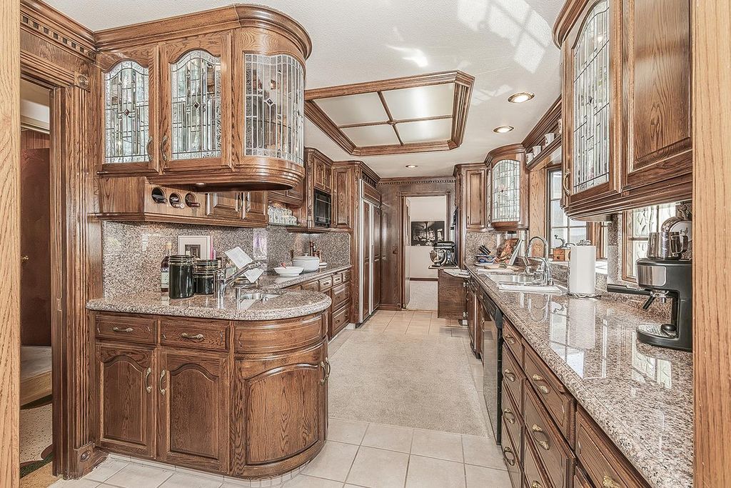 Image 17 of property listing at 13155 W Shaw Avenue, Kerman, CA 93630