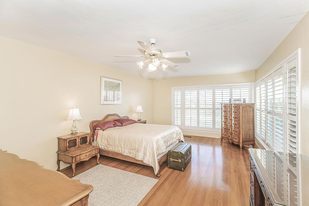 Image 23 of property listing at 13155 W Shaw Avenue, Kerman, CA 93630