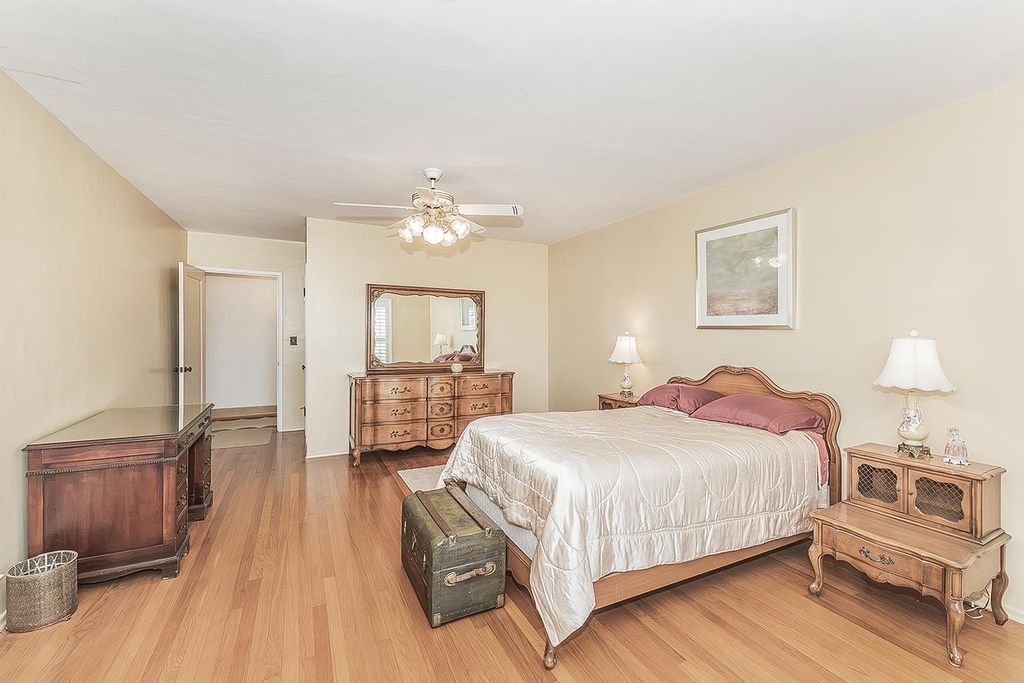 Image 25 of property listing at 13155 W Shaw Avenue, Kerman, CA 93630