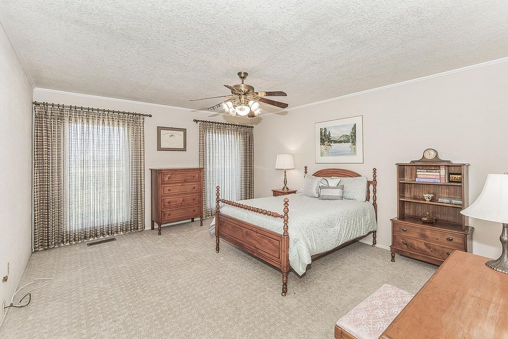 Image 27 of property listing at 13155 W Shaw Avenue, Kerman, CA 93630