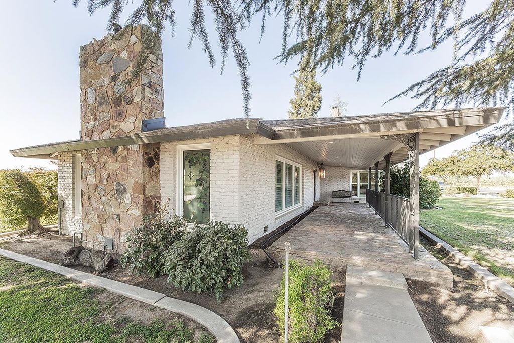 Image 3 of property listing at 13155 W Shaw Avenue, Kerman, CA 93630
