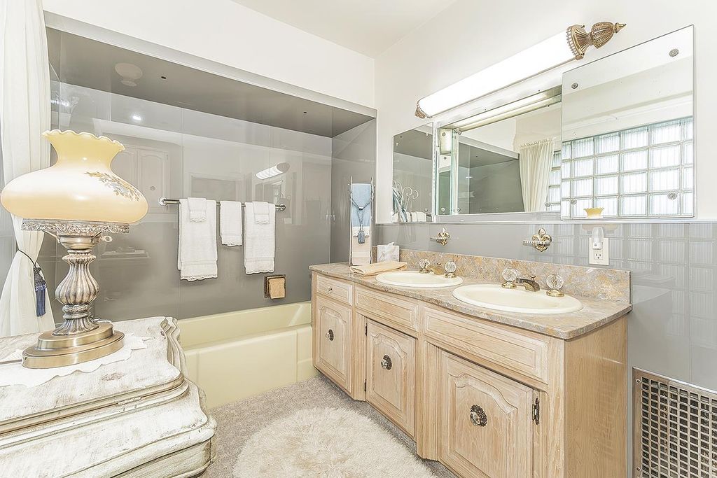 Image 30 of property listing at 13155 W Shaw Avenue, Kerman, CA 93630