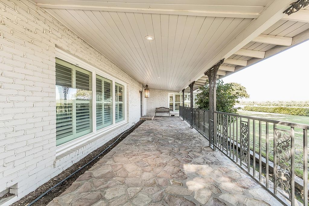 Image 4 of property listing at 13155 W Shaw Avenue, Kerman, CA 93630