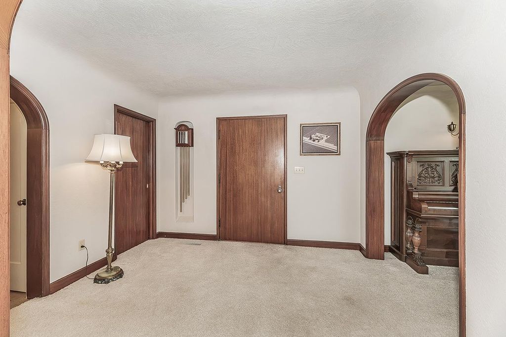 Image 6 of property listing at 13155 W Shaw Avenue, Kerman, CA 93630