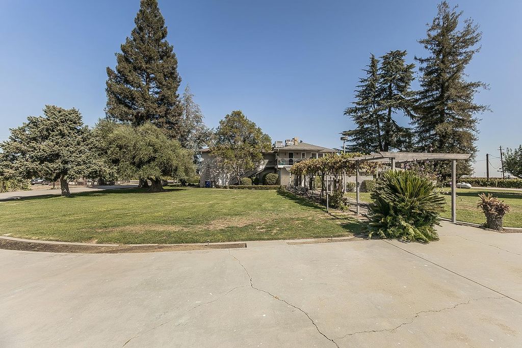 Image 66 of property listing at 13155 W Shaw Avenue, Kerman, CA 93630