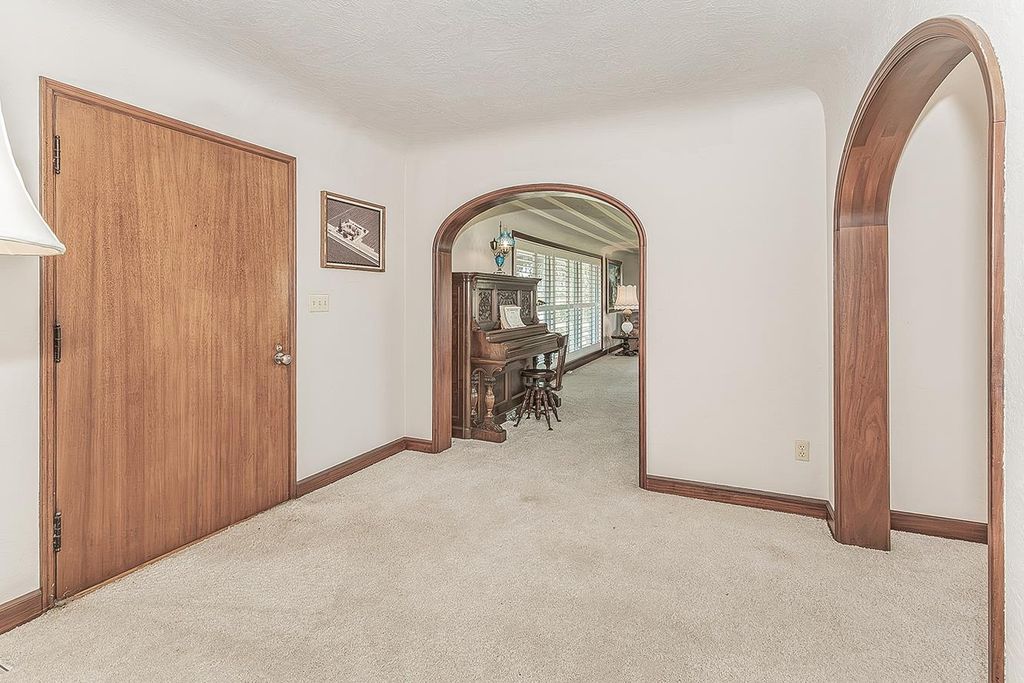 Image 7 of property listing at 13155 W Shaw Avenue, Kerman, CA 93630