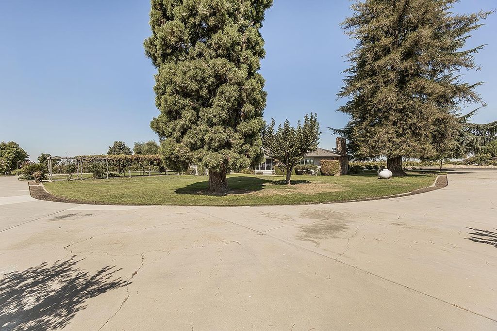 Image 70 of property listing at 13155 W Shaw Avenue, Kerman, CA 93630