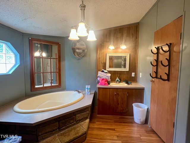 861 Hickory Tree Road, Bristol, TN 37620
