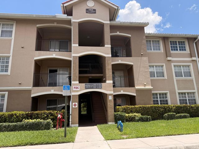 11601 SW 2nd Street 21104, Pembroke Pines, FL 33025
