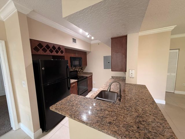 11601 SW 2nd Street 21104, Pembroke Pines, FL 33025