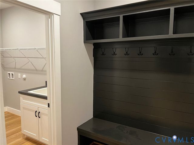 4 Elm Crest Dr, Chesterfield, VA 23236